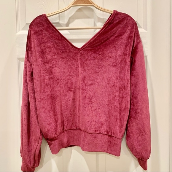 ❤️ Red Off-the-Shoulder Double V-Neck Velour Sweatshirt - Picture 4 of 5